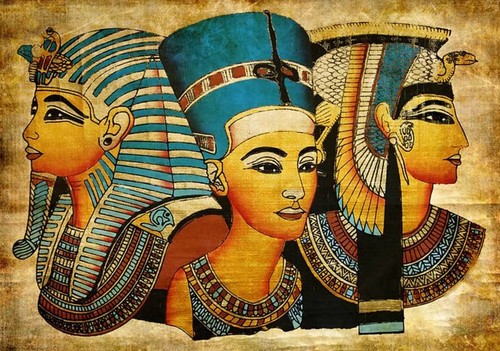 其实早发现制造者为古埃及人, 玻璃的出现在人类的生活里已有四千多年